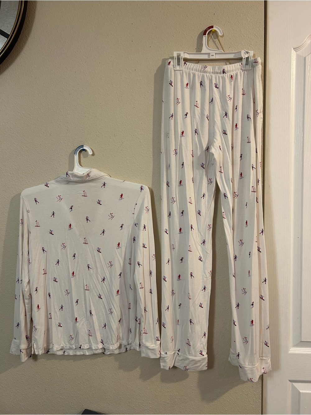 Cozy cream Ski-Print Pajama Set - Women's Long-Sleeve Sleepwear - Picture 3 of 5